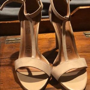 Beautiful Cathy Jean nude open toed heels